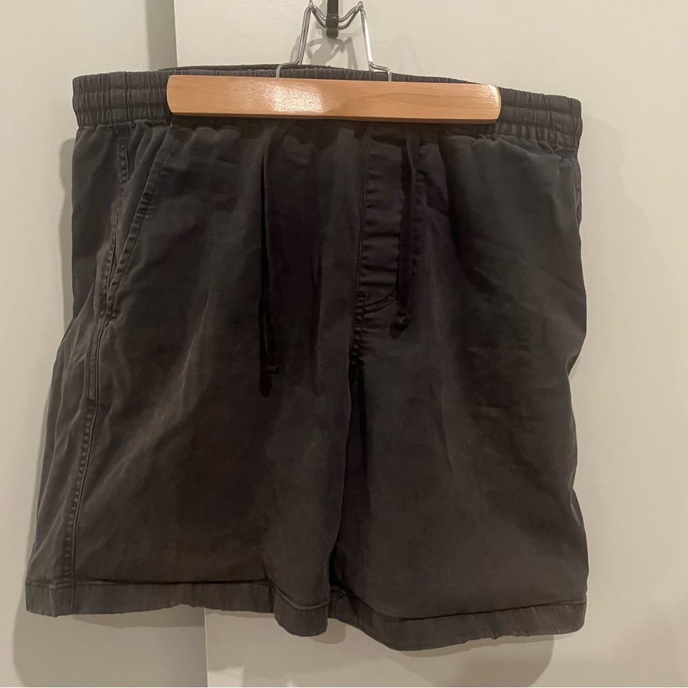 Todd Snyder 7” Weekend Short - Faded Black - M